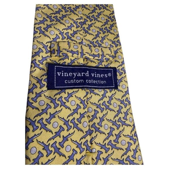 Men's~VINEYARD VINES Necktie~Yellow/Blue‎ sharks golf balls - Picture 3 of 4